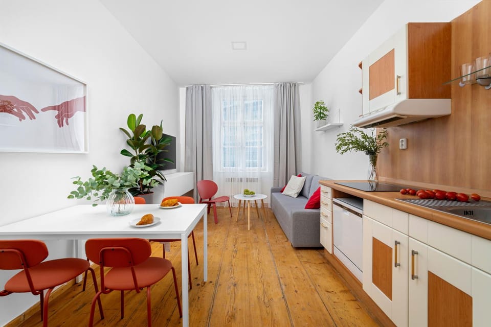 Kitchen or kitchenette, Living room, Seating area, Dining area, stove