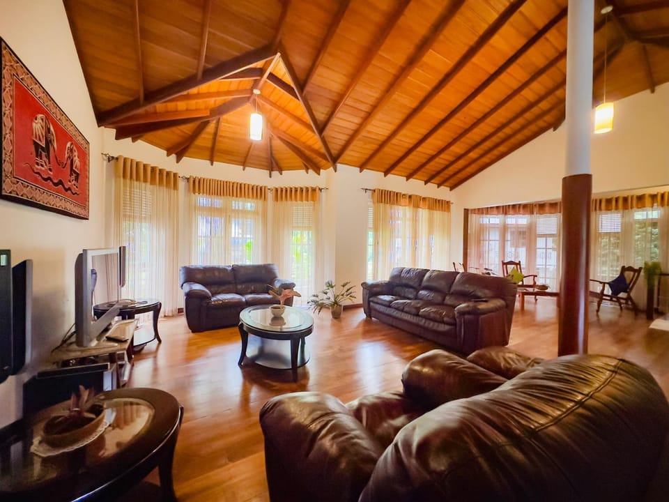 Communal lounge/ TV room, TV and multimedia, Living room, Seating area, Evening entertainment