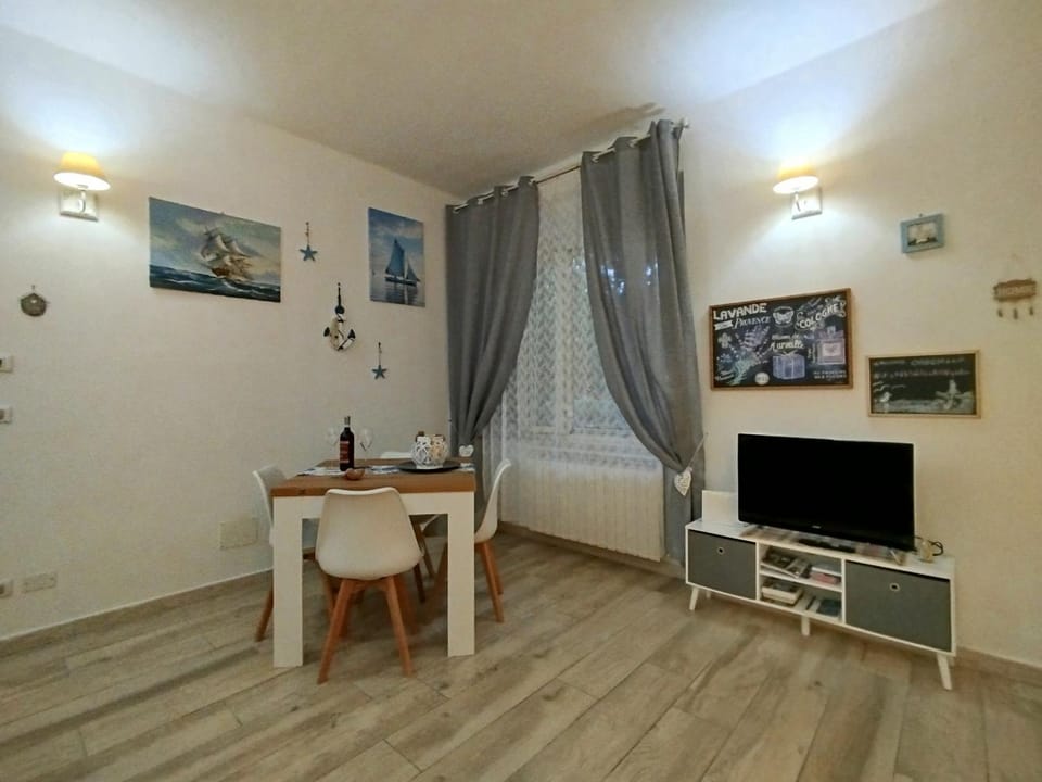 Living room, internet