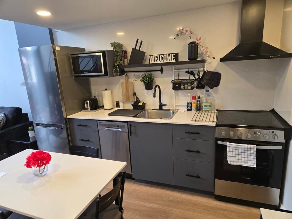 Dining area, dishwasher, kitchen