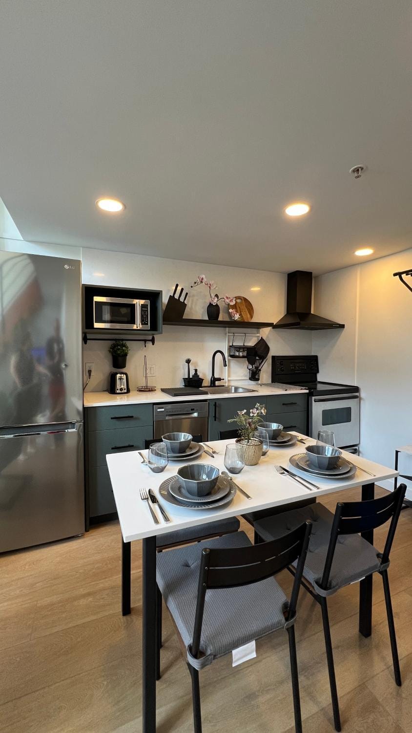 Kitchen or kitchenette