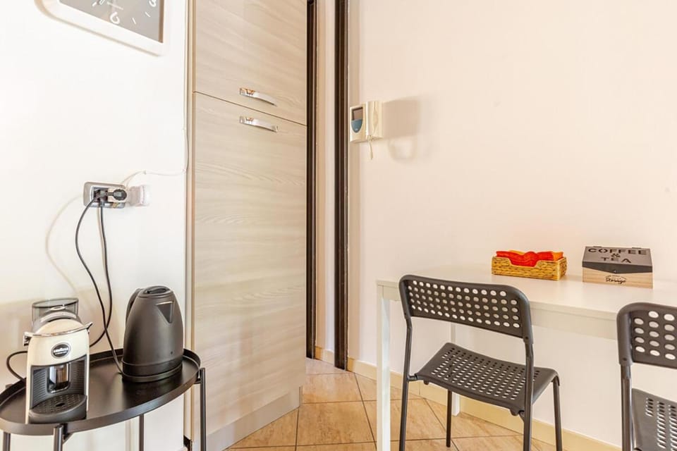 Living room, Seating area, Dining area, Lunch, Lunch, air conditioner