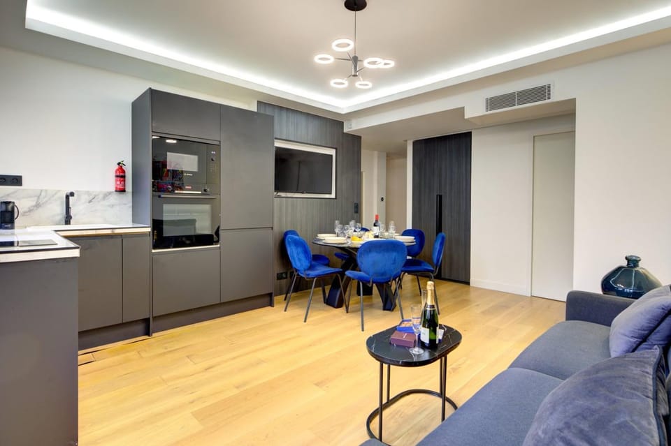 TV and multimedia, Living room, Seating area, stove