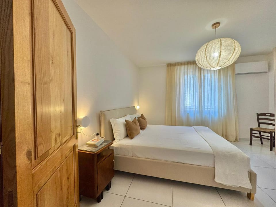 Bed, Bedroom, wardrobe, air conditioner