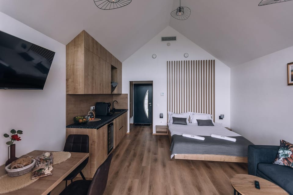 Bed, TV and multimedia, Living room, Photo of the whole room, Bedroom
