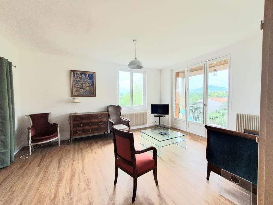 La Maison des Noyers #Parking#Calme#Terrasse Meublé classé 3étoiles Apartment in Auvergne-Rhône-Alpes