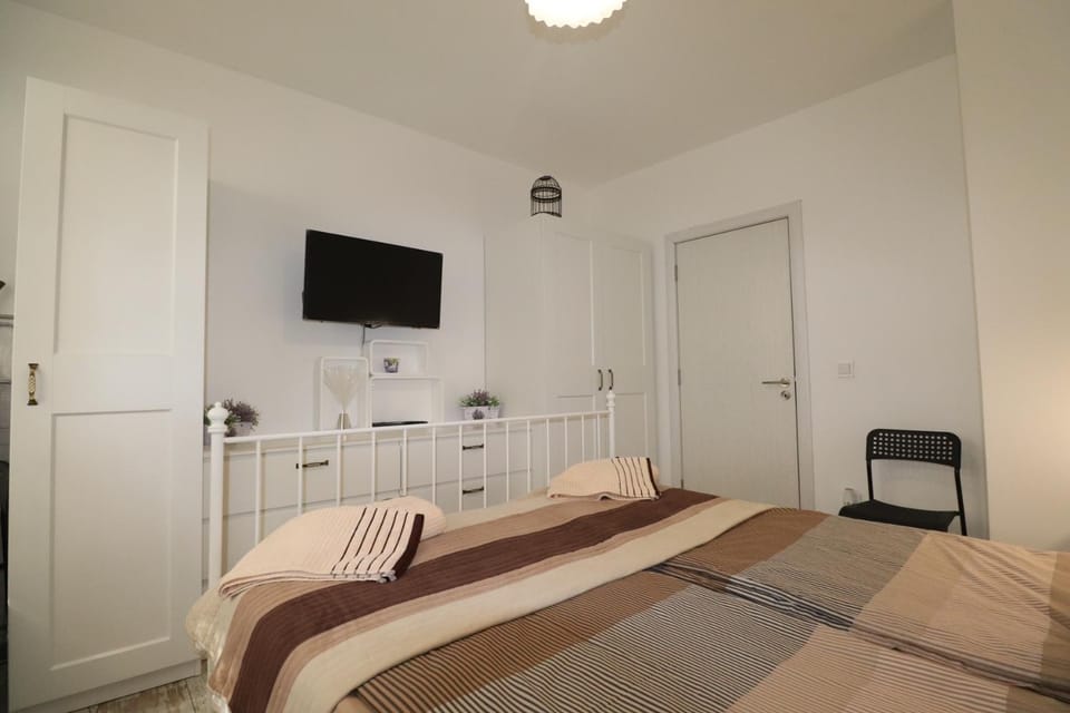 TV and multimedia, Bedroom, wardrobe