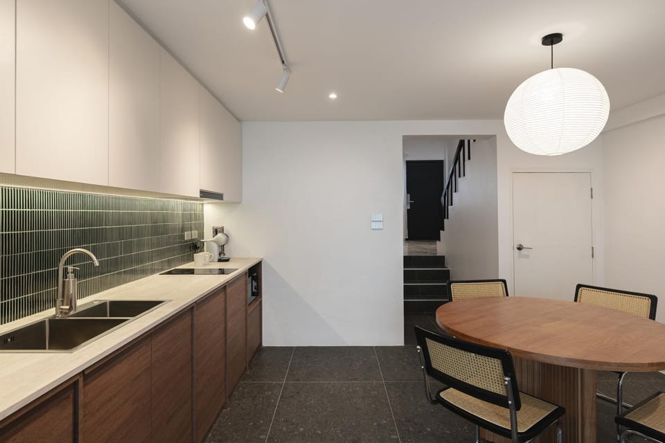 Kitchen or kitchenette, Dining area, minibar, stove