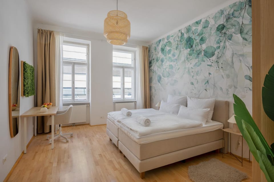 Bed, Photo of the whole room, Seating area, Bedroom, towels