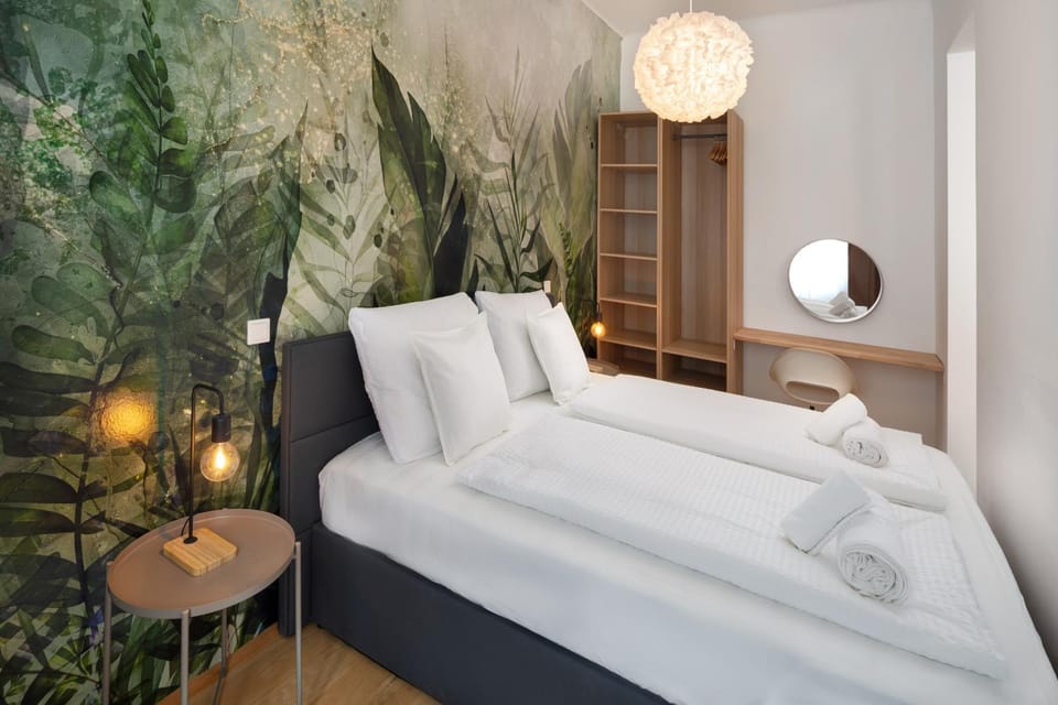 Bed, Photo of the whole room, Bedroom, towels