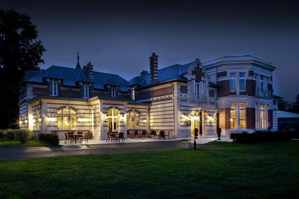Facade/entrance, Night, Balcony/Terrace