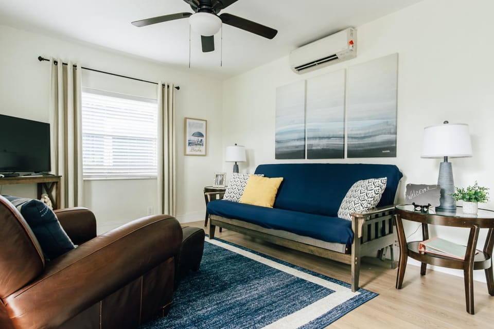 New & Blue - 2 blocks to the beach Apartment in Pompano Beach