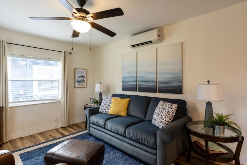 New & Blue - 2 blocks to the beach Apartment in Pompano Beach