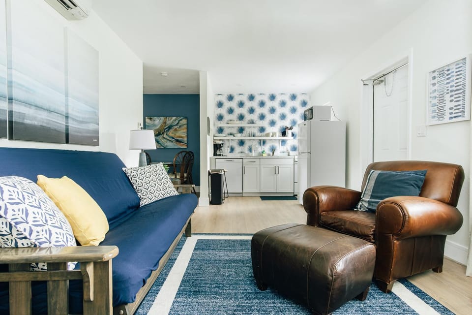New & Blue - 2 blocks to the beach Apartment in Pompano Beach