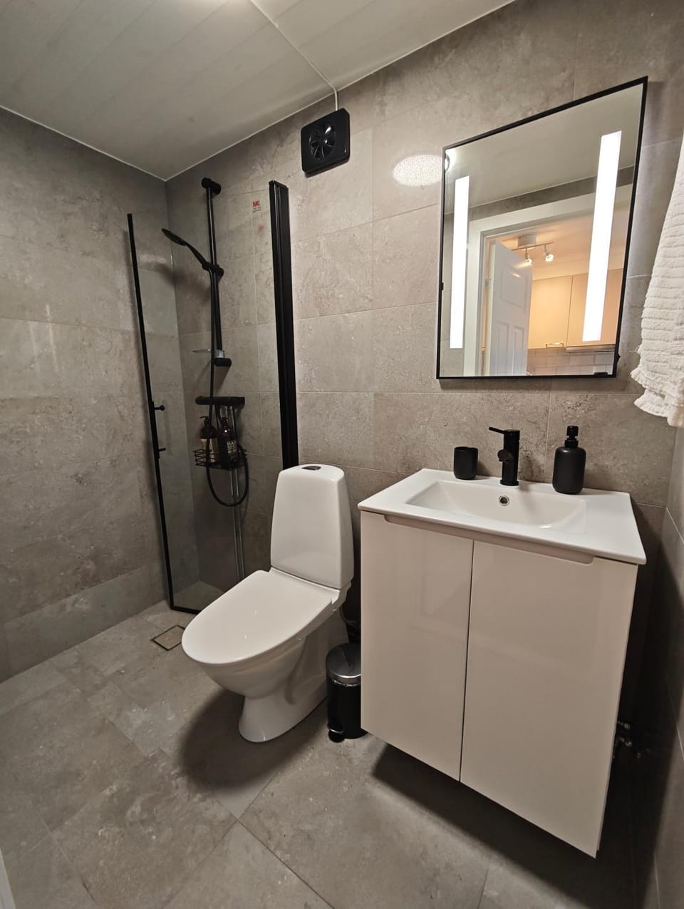 Shower, Toilet, Bathroom