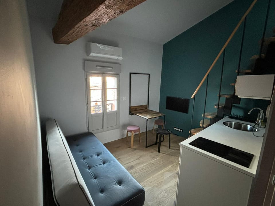 Kitchen or kitchenette, Living room