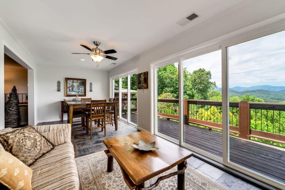 Balcony/Terrace, Seating area, Mountain view