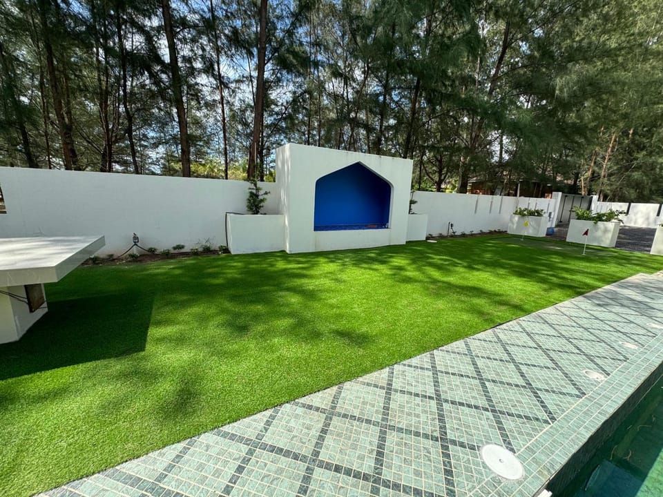 Garden, Minigolf, Inner courtyard view