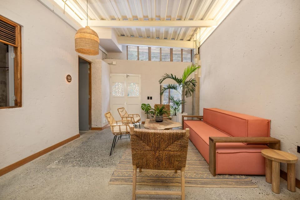 Seating area, Internal: Not applicable to any particular room