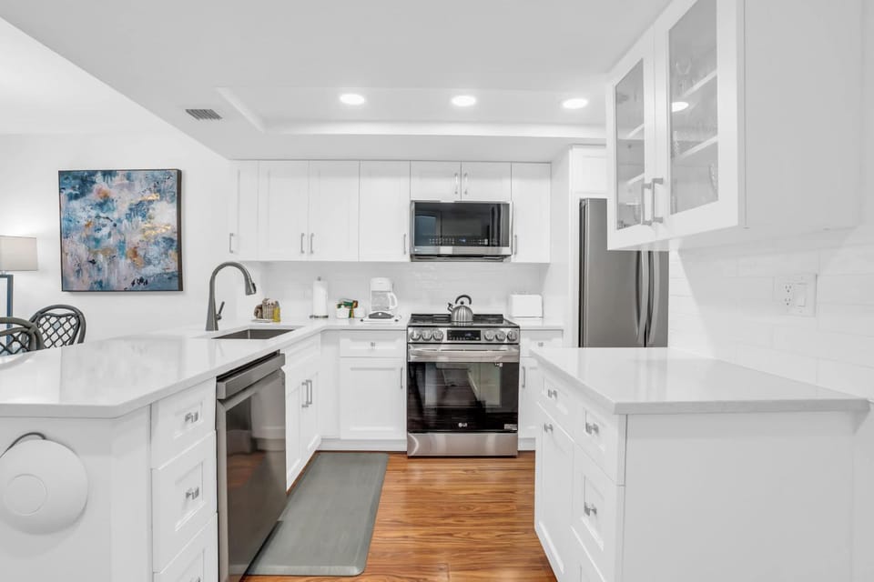 Corner Unit Updated And Near Lobby House in Naples
