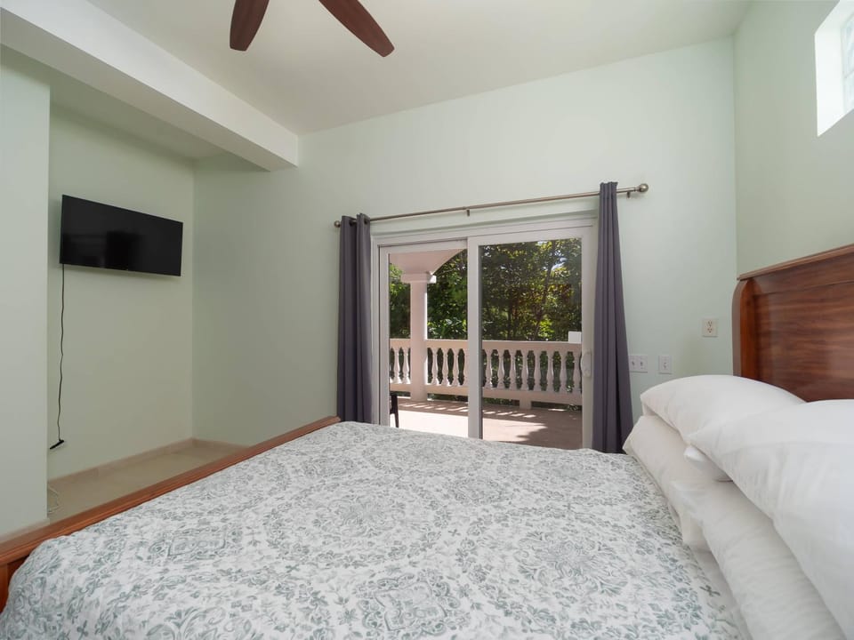 Casa Alegre- Heart of Tres Cocos Area across from Truck Stop by Stay Floreo House in Belize District