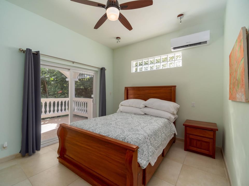 Casa Alegre- Heart of Tres Cocos Area across from Truck Stop by Stay Floreo House in Belize District