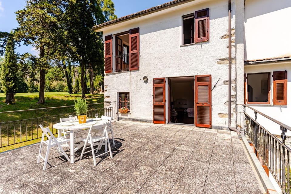 Property building, Day, Garden, View (from property/room), Balcony/Terrace, Dining area, Garden view