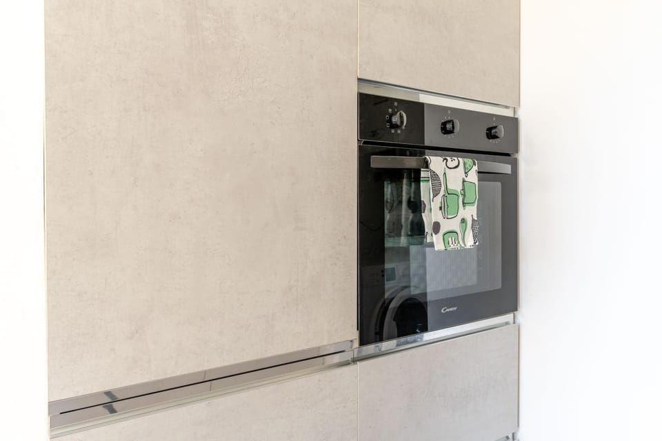 Kitchen or kitchenette, oven