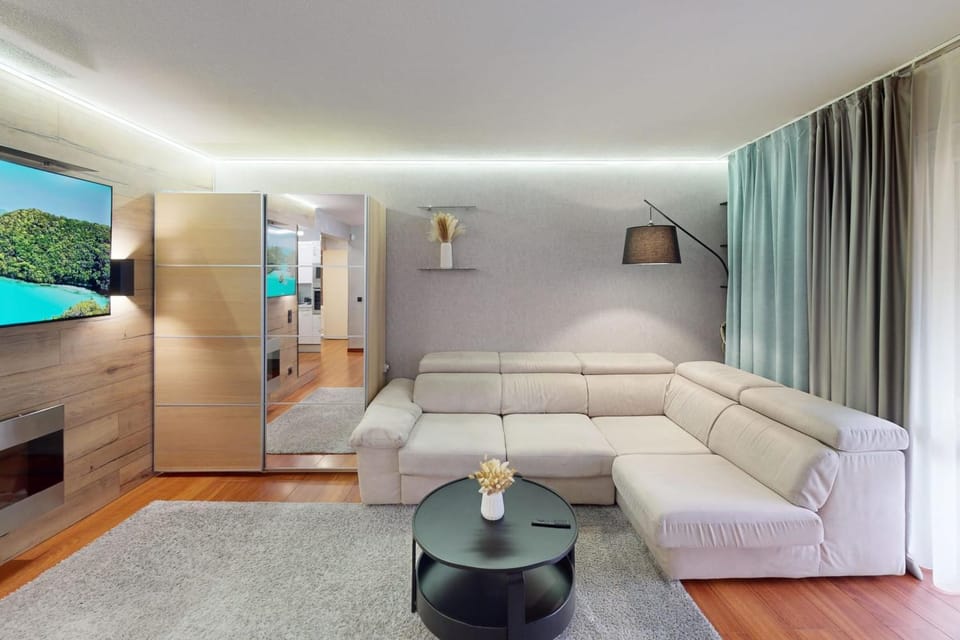 Cozy Apt with Balcony - 5 min to the Beach Apartment in Nice