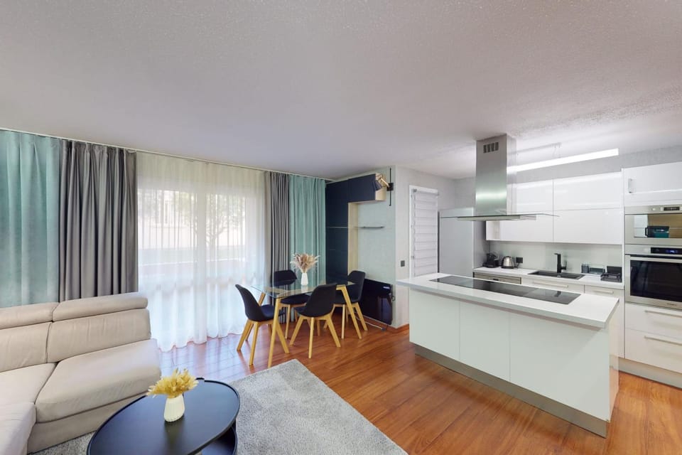 Cozy Apt with Balcony - 5 min to the Beach Apartment in Nice