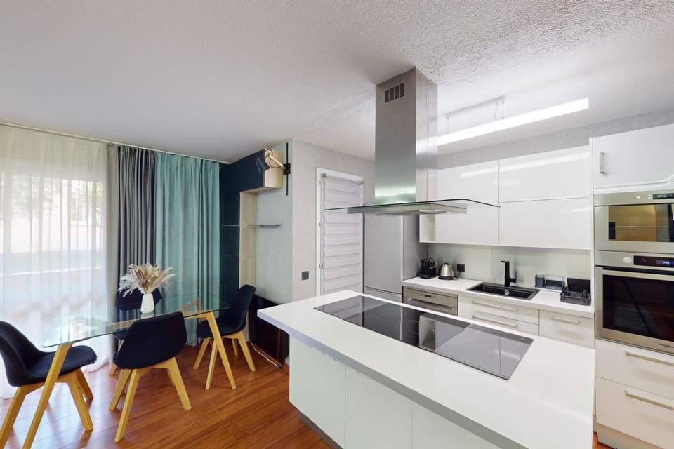 Cozy Apt with Balcony - 5 min to the Beach Apartment in Nice