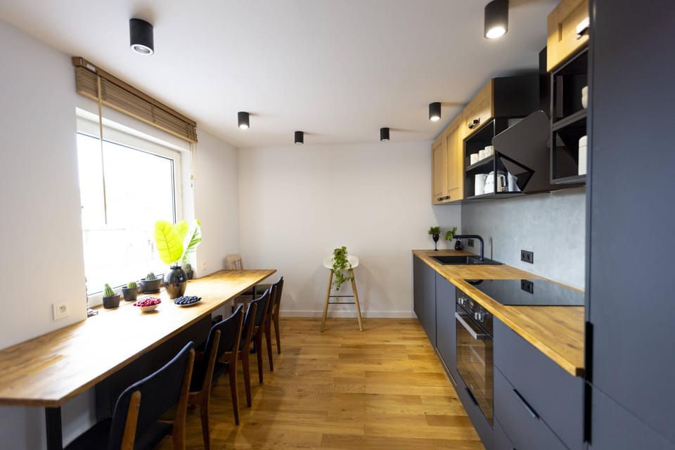 Kitchen or kitchenette, Dining area, dishwasher, stove