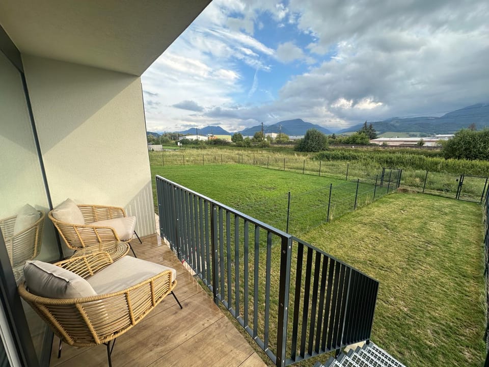 Garden, Seating area, Garden view, Mountain view