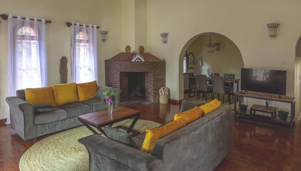 Communal lounge/ TV room, TV and multimedia, Living room, Seating area, Evening entertainment