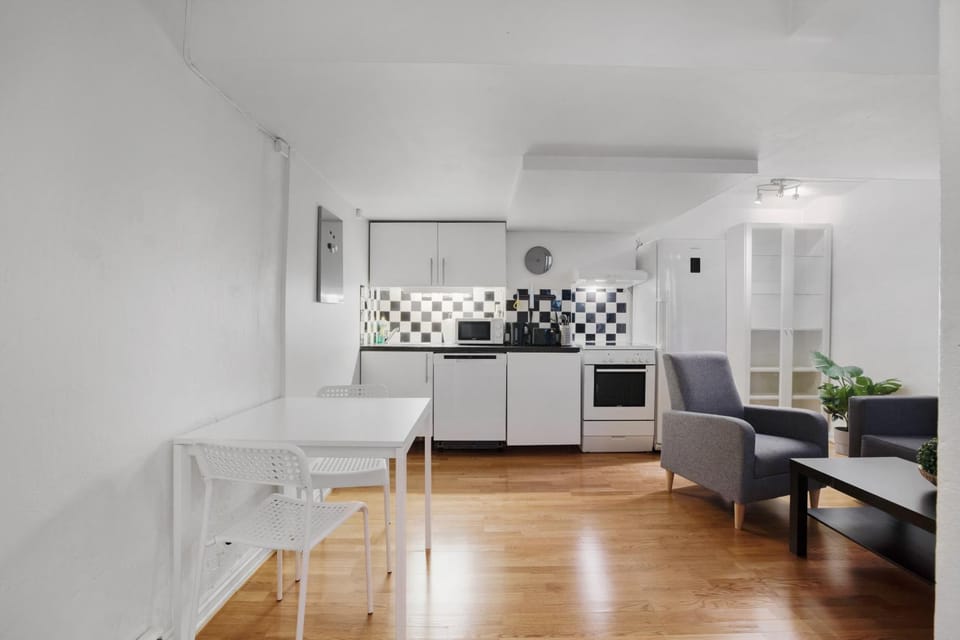 Kitchen or kitchenette, Living room, Seating area