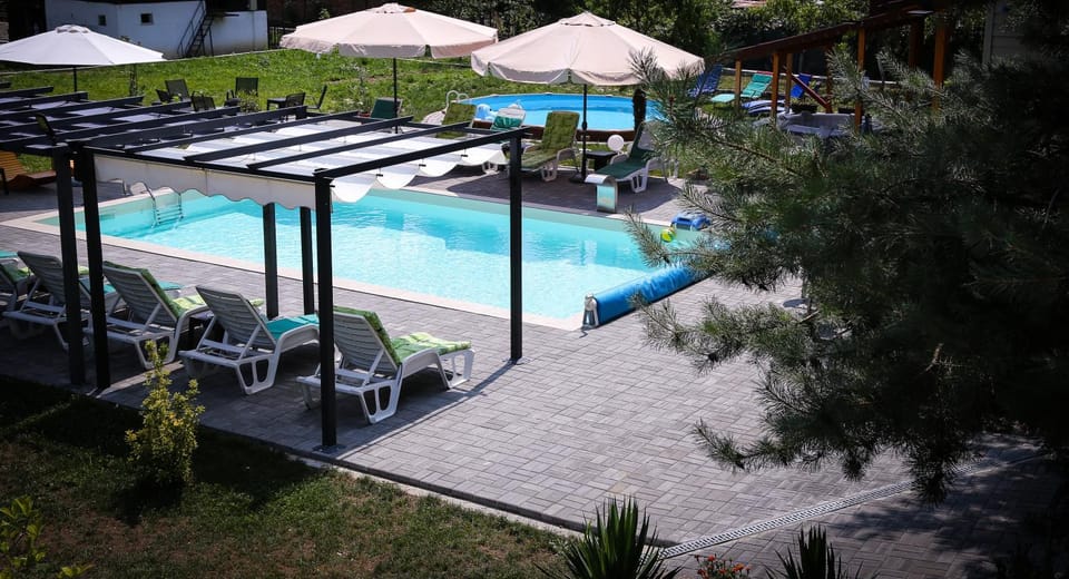 Swimming pool, sunbed
