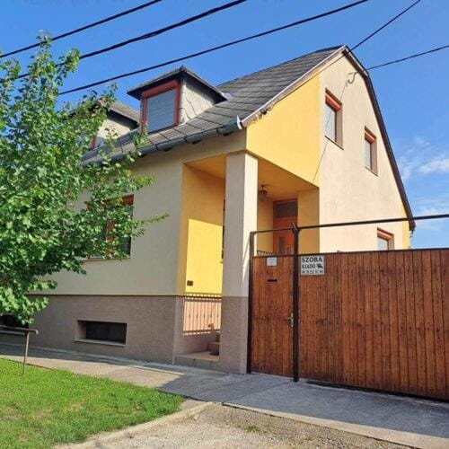 Neuhercz Apartmanok Halászi Apartment in Slovakia