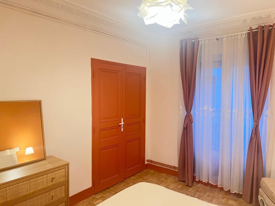 Colisee Apartment in Paris