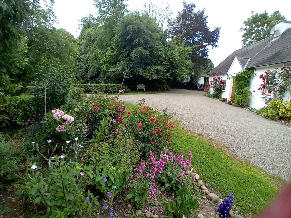 O'Neill's Self Catering Cottage- close to Cashel House in Co. Tipperary, Ireland