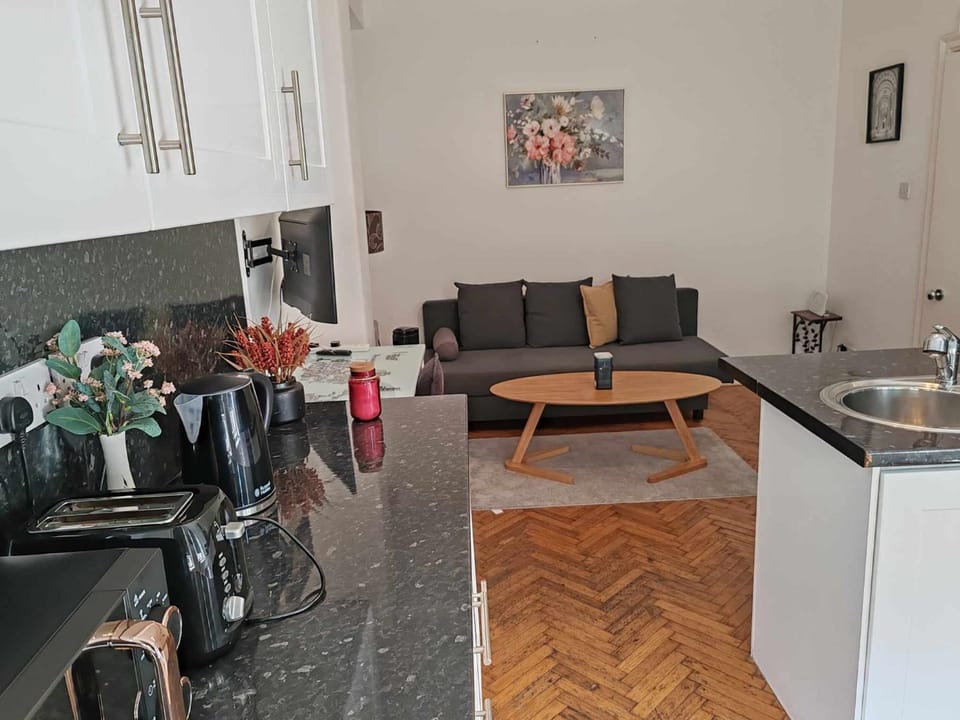 Kitchen or kitchenette, Living room