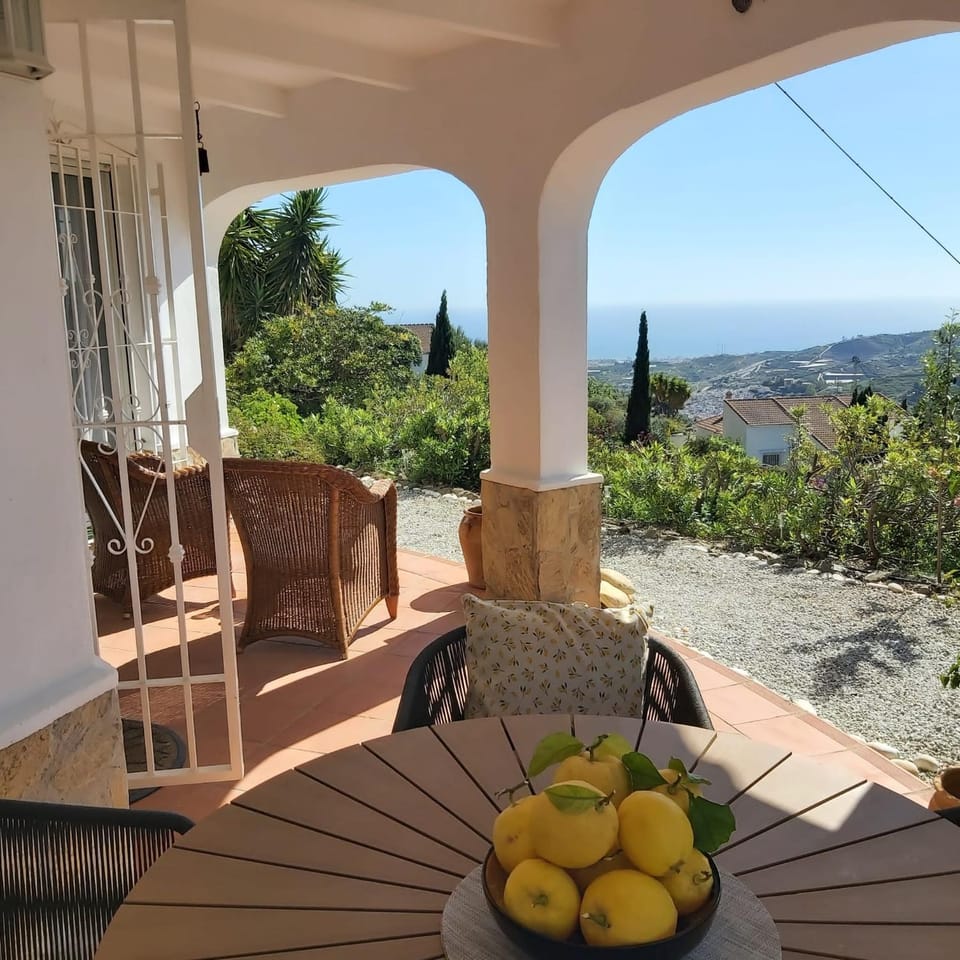 Day, Natural landscape, View (from property/room), Balcony/Terrace, Seating area, Dining area