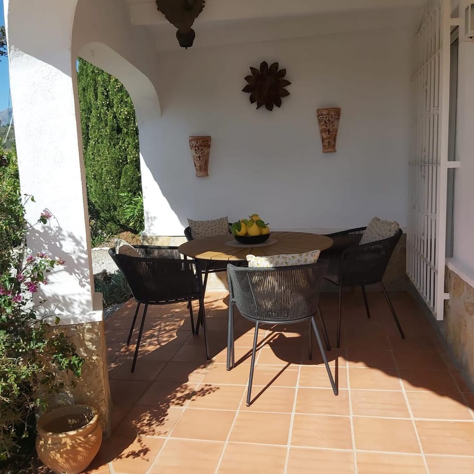 Day, Balcony/Terrace, Seating area, Dining area