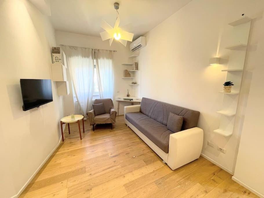 Communal lounge/ TV room, TV and multimedia, Living room, Seating area, Evening entertainment