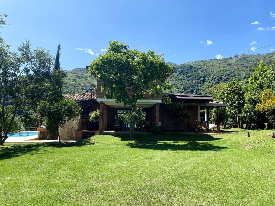 Property building, Natural landscape, Garden, Garden view, Mountain view