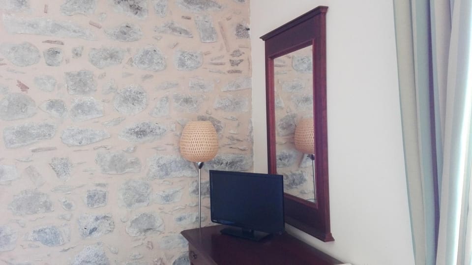 TV and multimedia, Other, Photo of the whole room, Decorative detail, Seating area, Bedroom