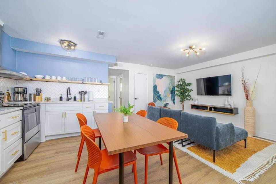 Sojourn's Harborage Seagull Suite Apartment in Norfolk