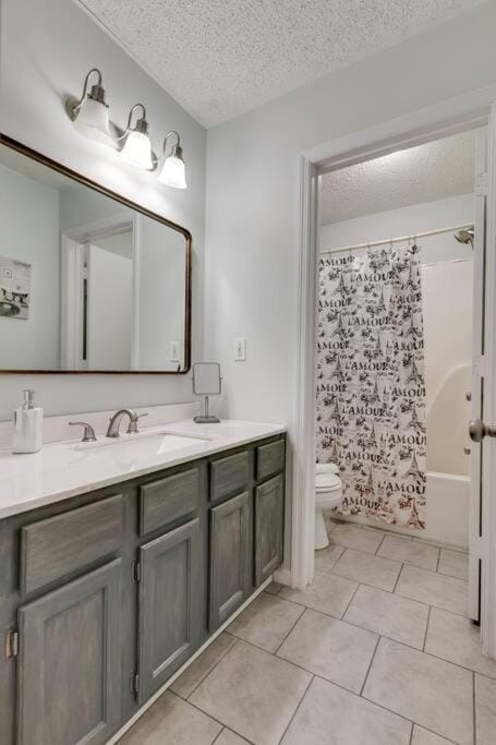 Beautiful 3 Bedroom- free parking 2M to Broadway Apartment in Nashville