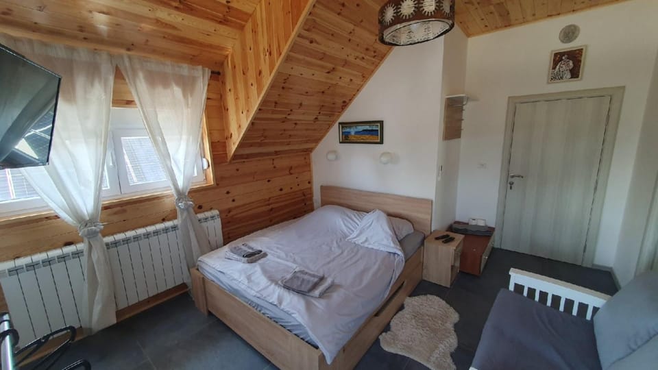 Bed, TV and multimedia, Photo of the whole room, Bedroom, internet