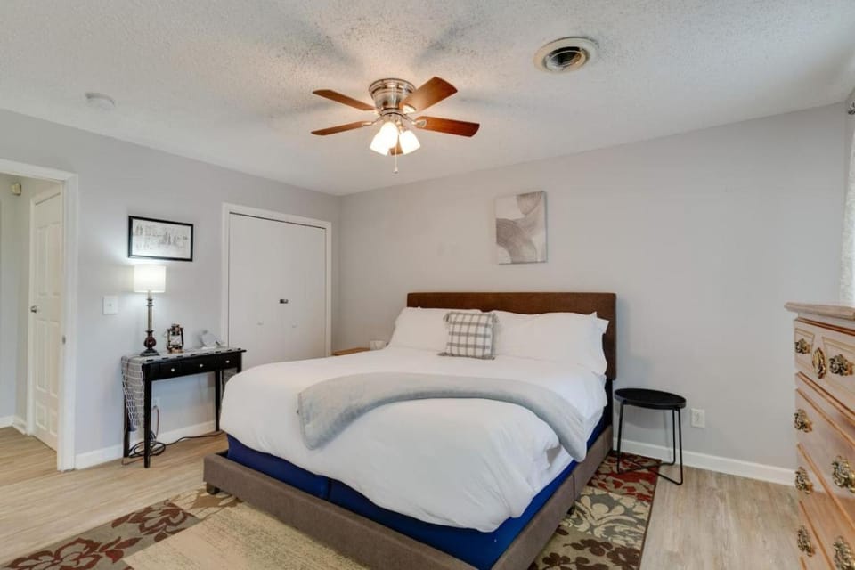 Nashville HQ King Bed l 5 Min to Broadway l Park Apartment in Nashville