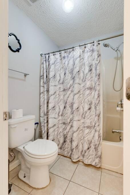 Lovely 2 BDR Condo with Balcony 2M to Broadway Apartment in Nashville